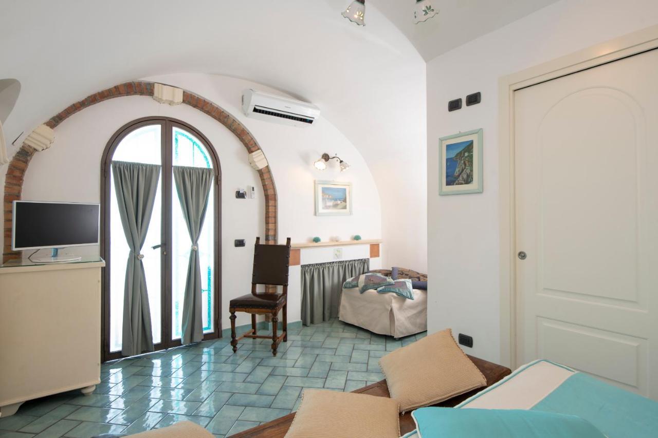 Hotel La Ninfa Amalfi Esterno foto