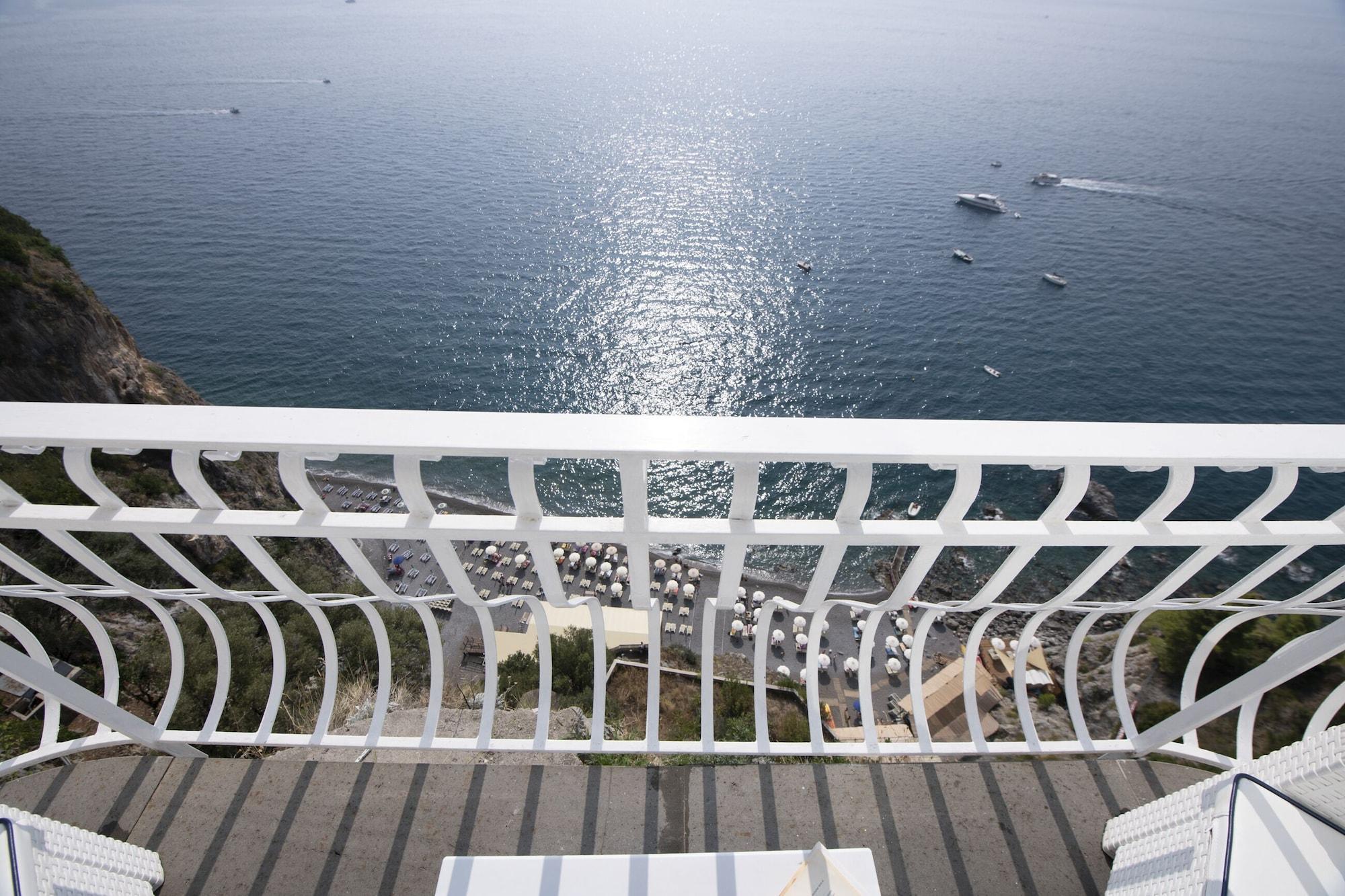 Hotel La Ninfa Amalfi Esterno foto